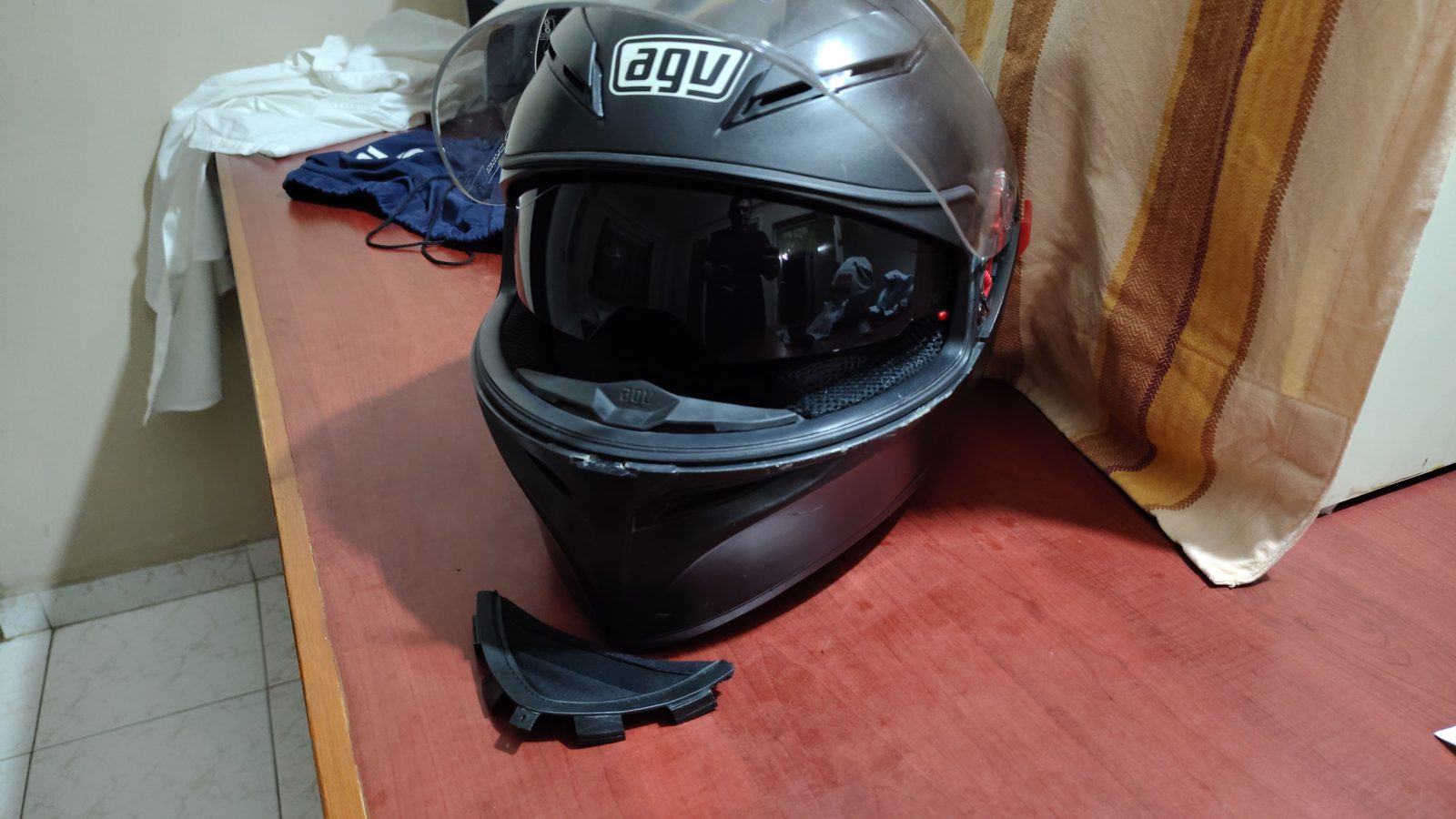 Great price - AGV Helmet Black used but in very good condition 2