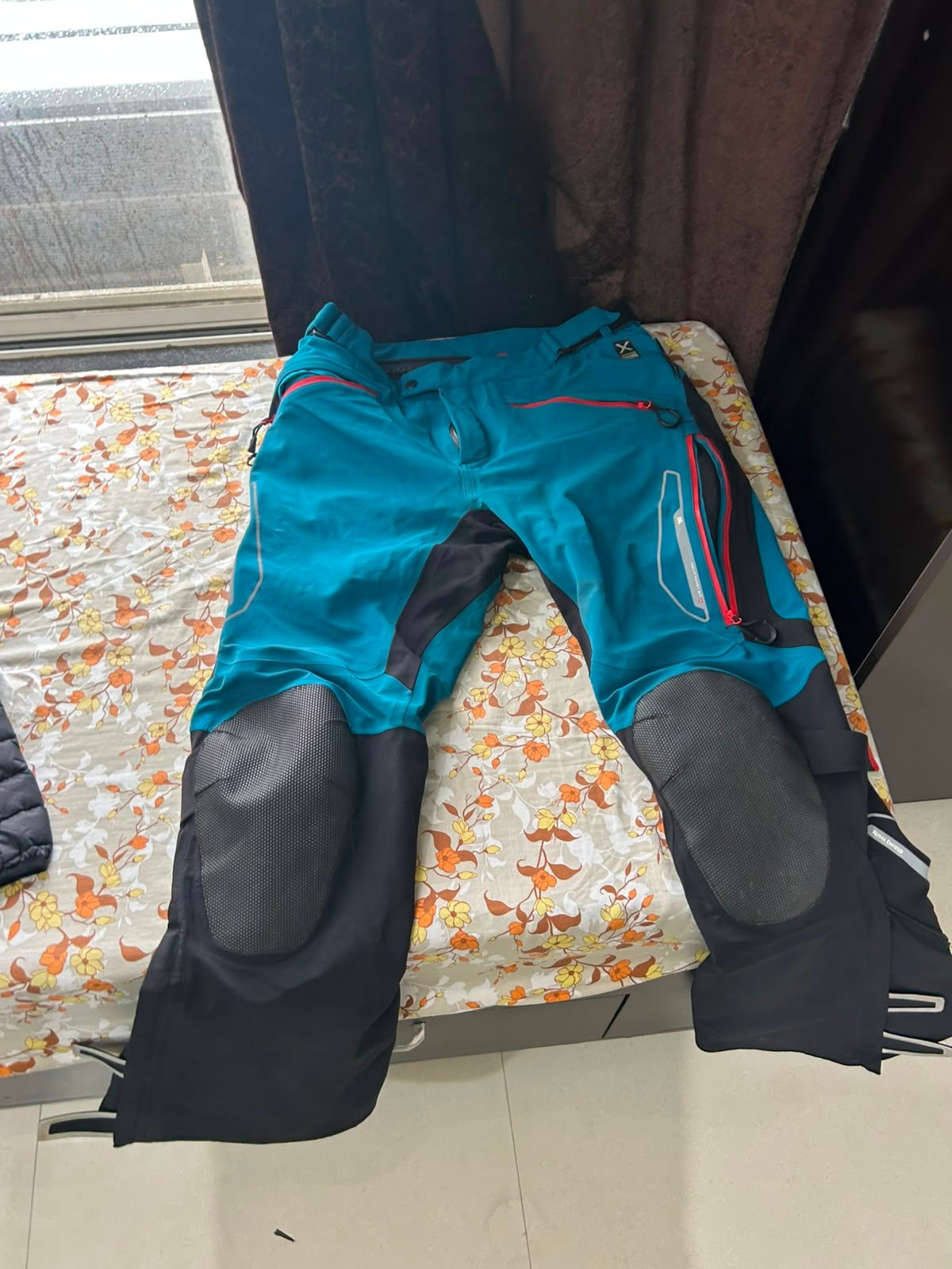 Royal enfield Adventure xt(waterproof Jacket and pant) 3