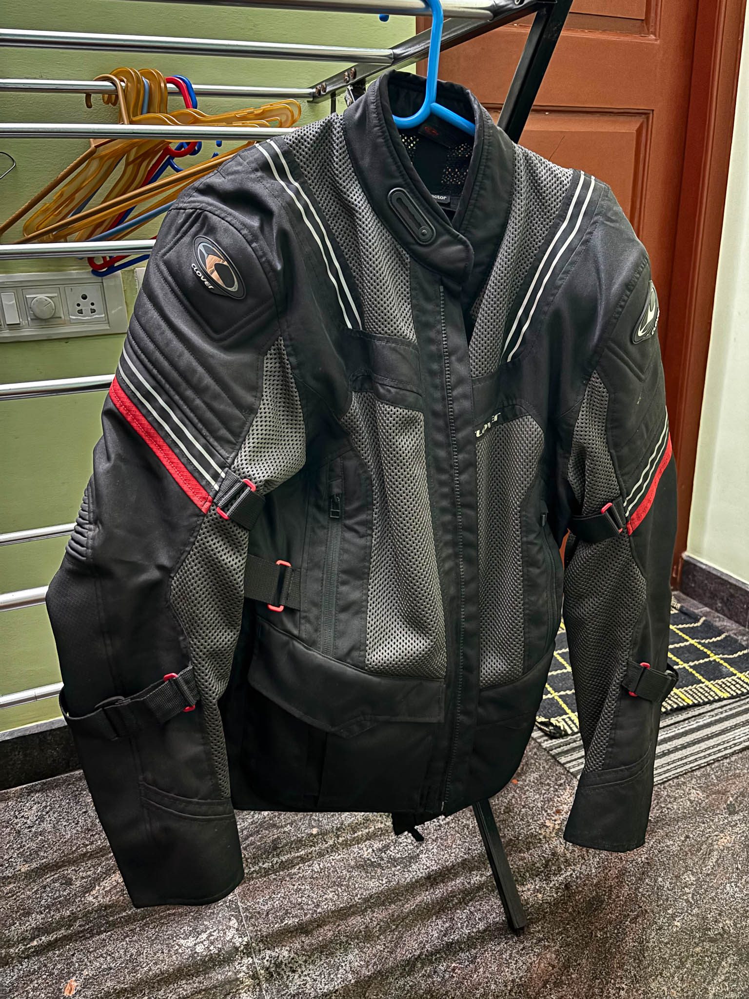 Clover Ventouring 3 Wp Airbag Black Jackets 2