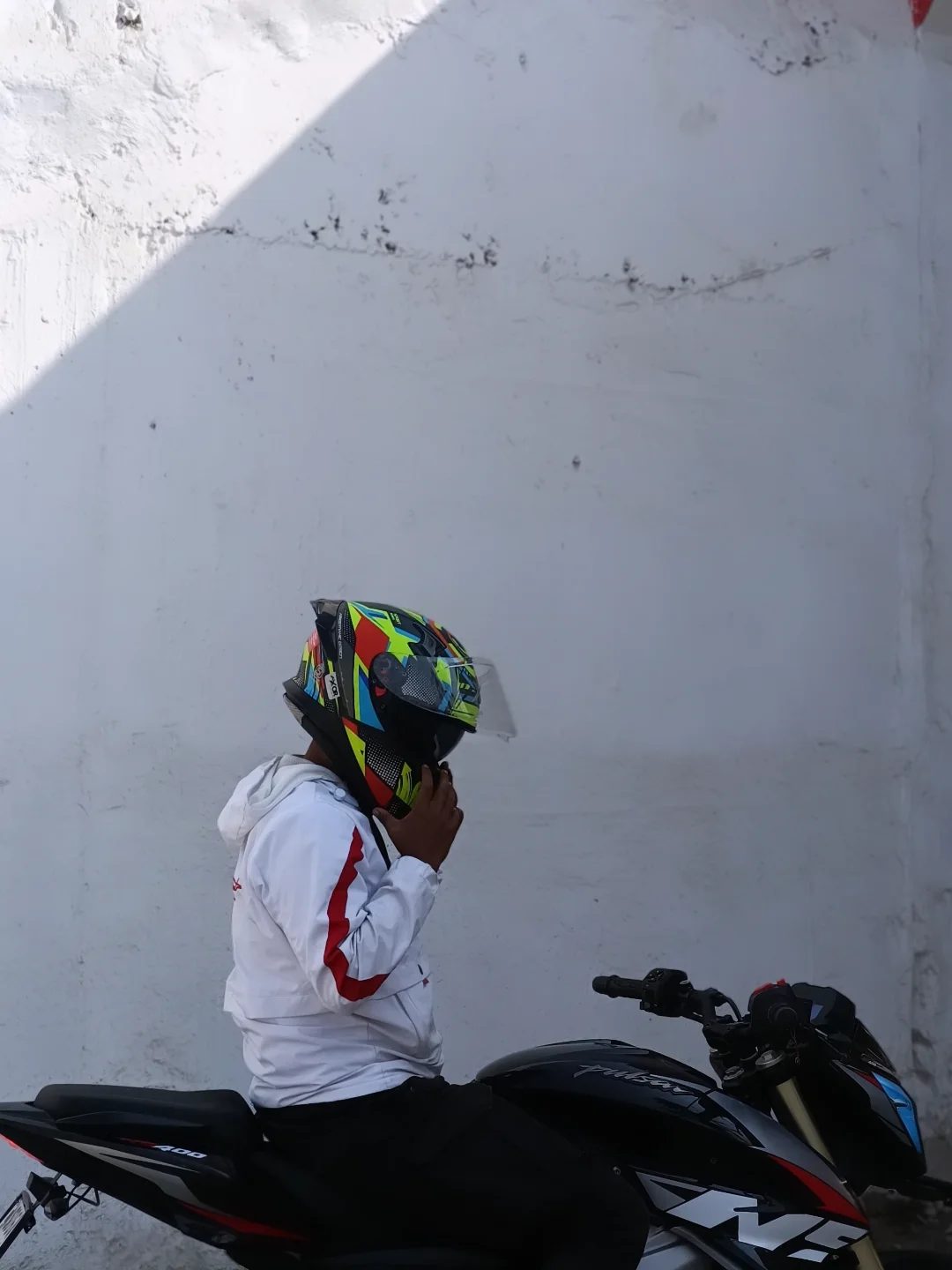 Axor rain helmet - image 1