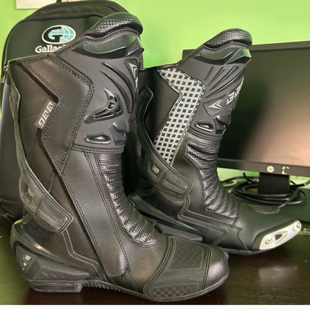 BBG BOOTS - image 1