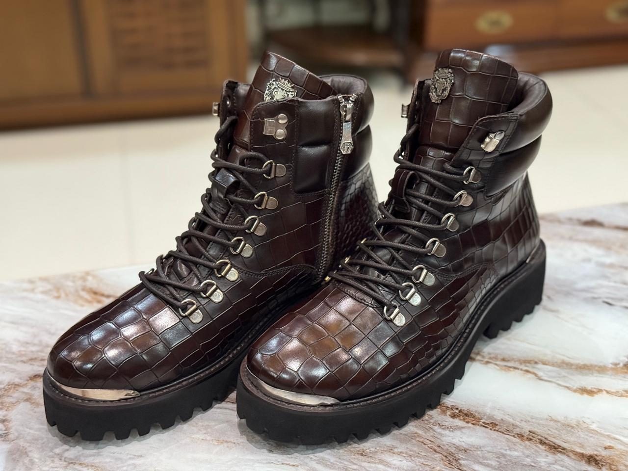 Voga now boots in pristine new condition - image 1