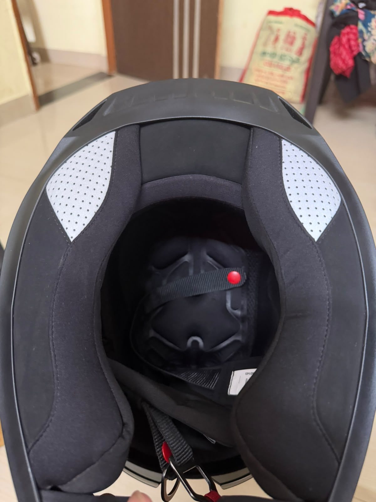 Royal Enfield Shotgun 650 helmet grey 3