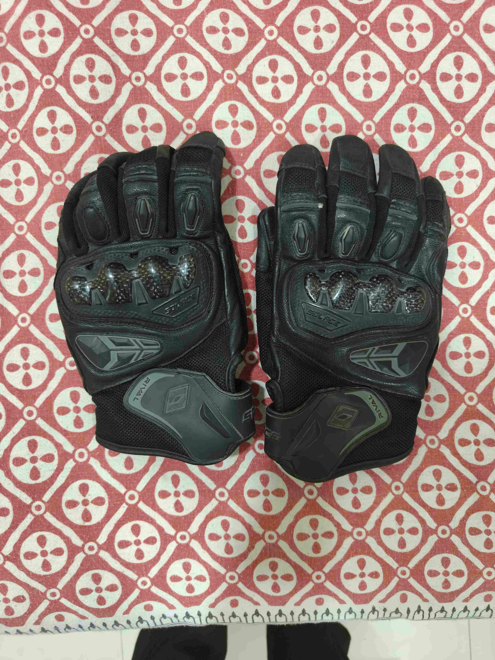 Solace Rival Carbon Riding Gloves 2
