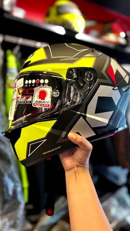 Kyt tt revo helmet medium size - image 1