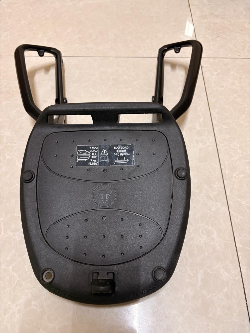 Original Trimuph Speed 400 Top box  2