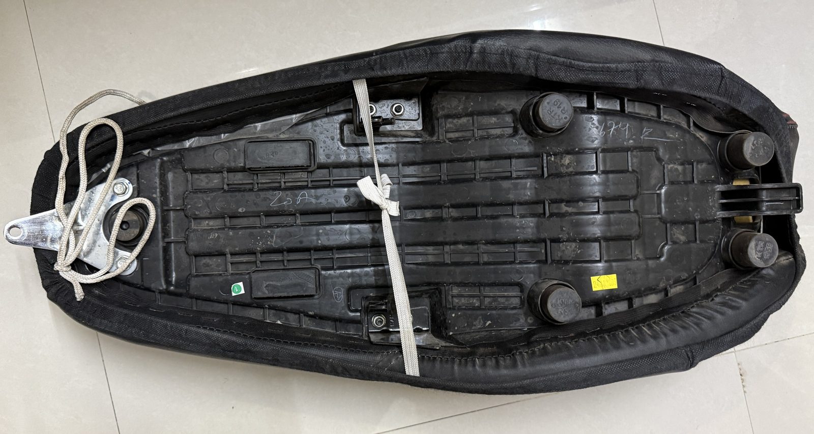 X440 stock seat with seat cover 3
