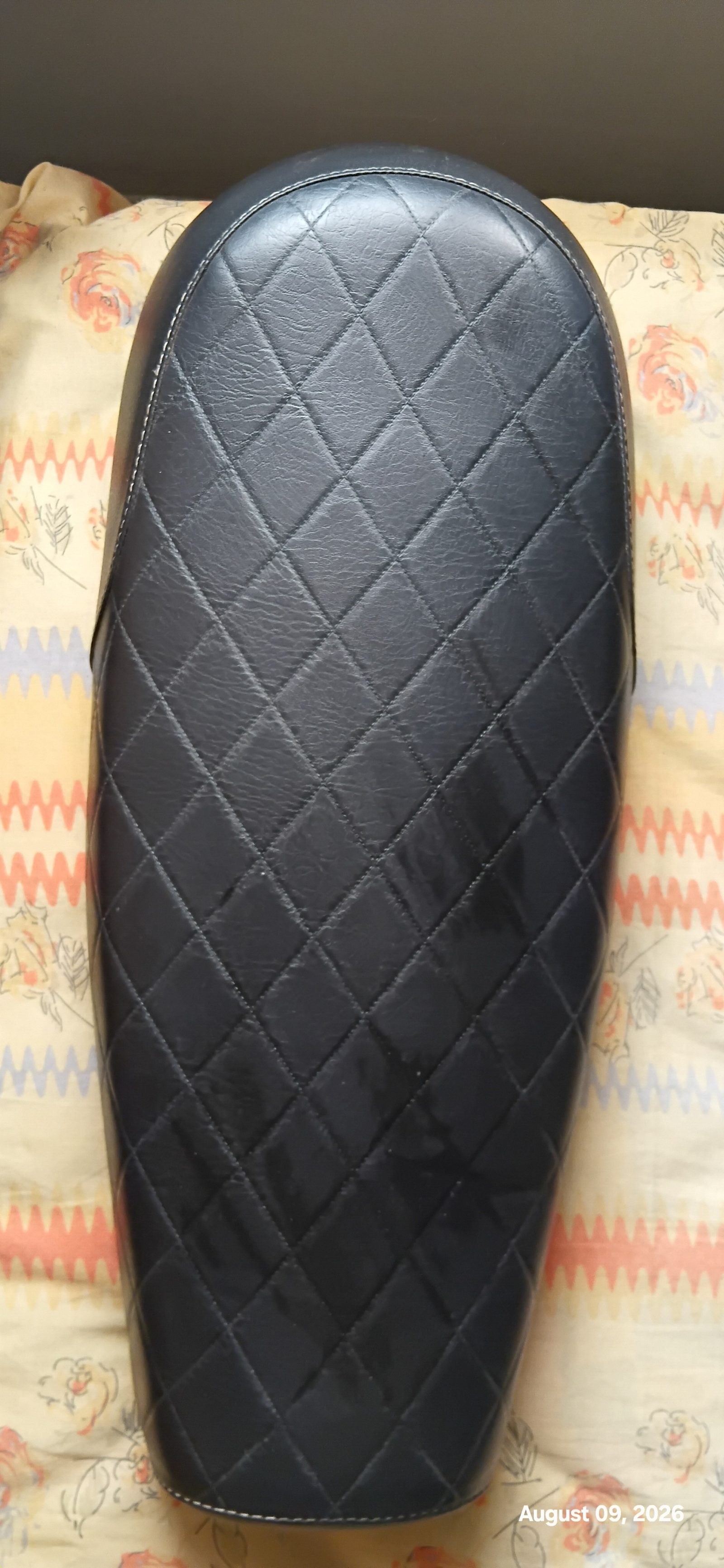 RE Interceptor 650 - OEM Seat - image 1