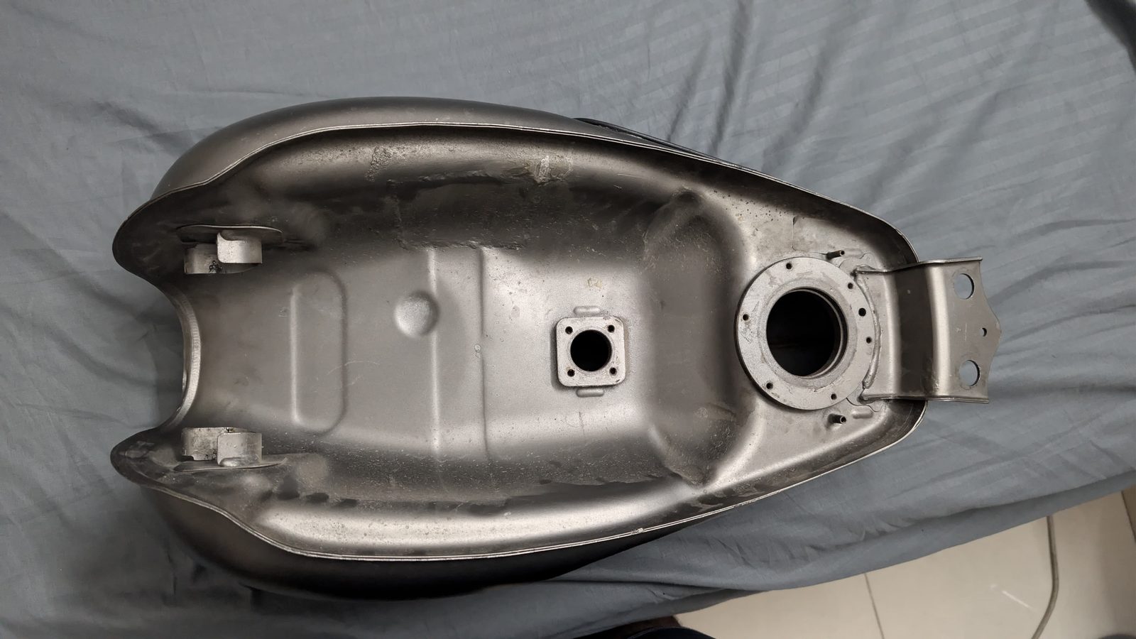 Royal enfield interceptor petrol tank 2