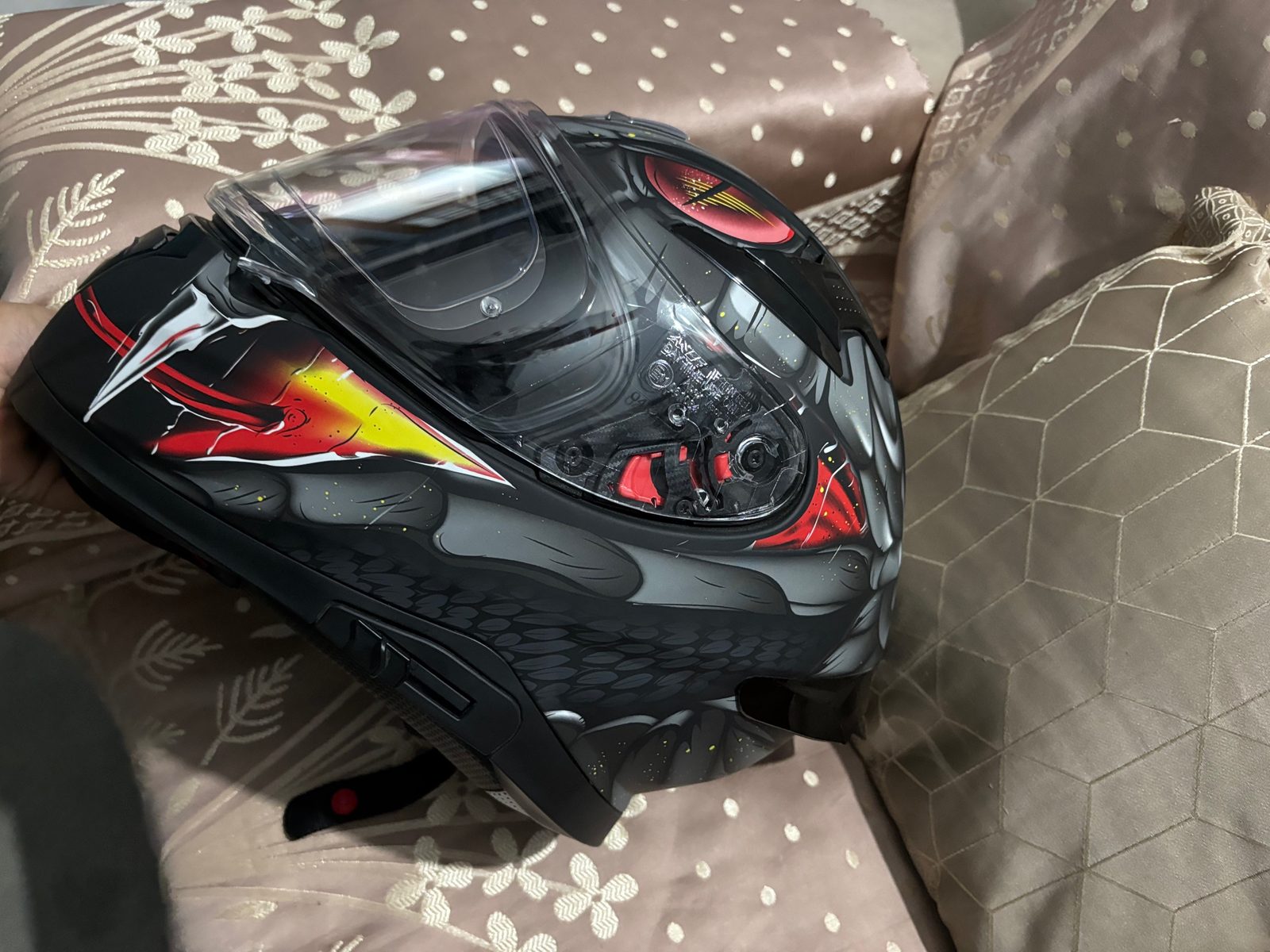 Axor Venomous Full Face Helmet- Brand New condition 2
