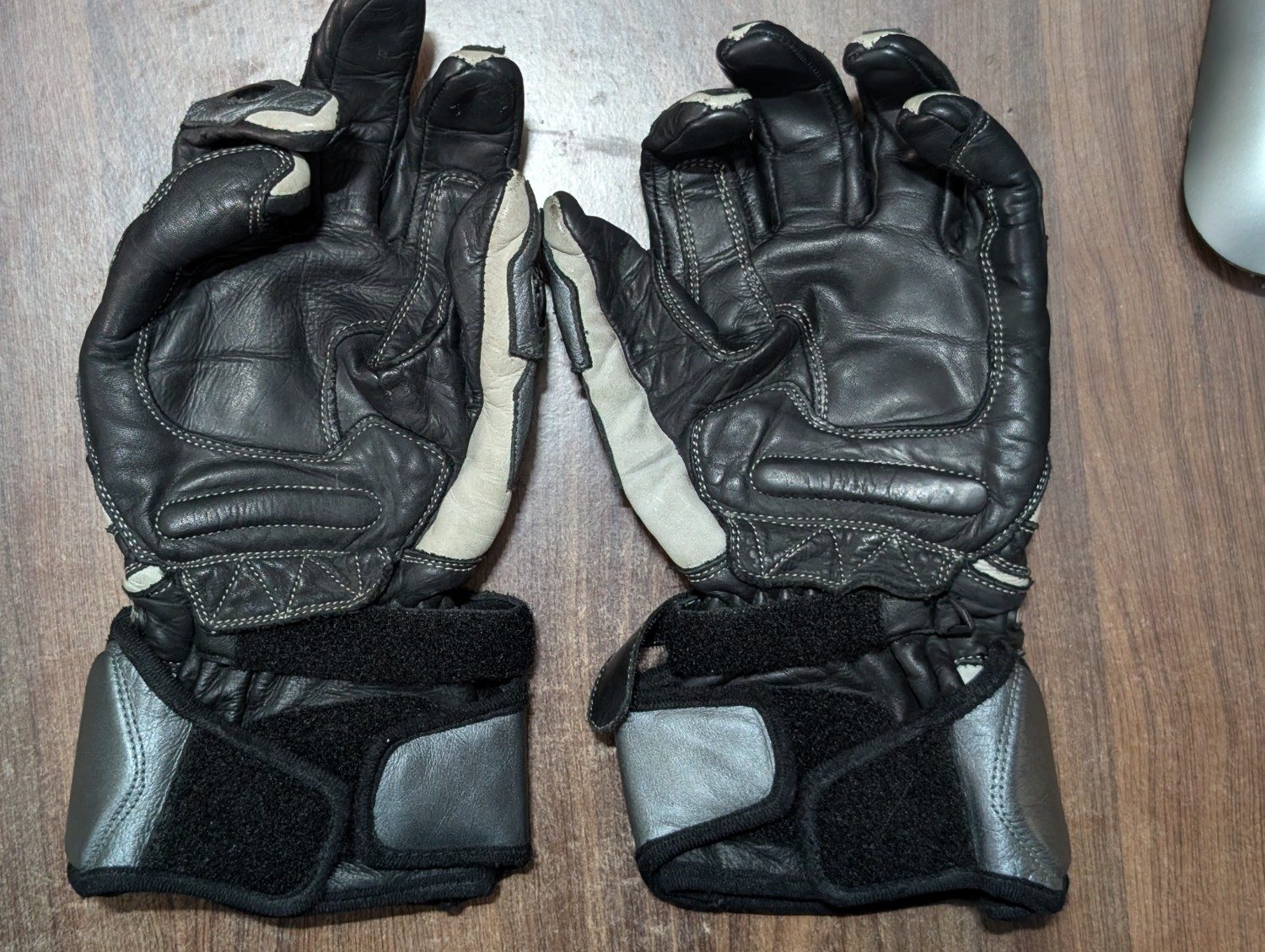 Full gauntlet leather gloves cramster,  2
