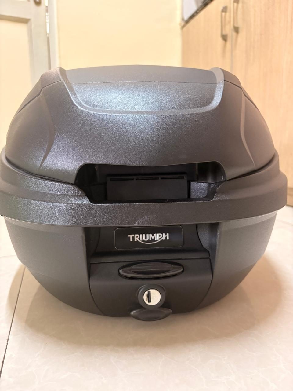 Original Trimuph Speed 400 Top box  3