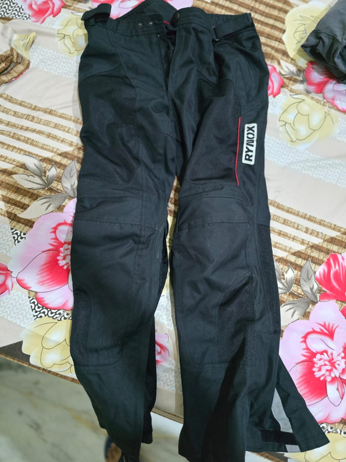 Rynox riding pants black  - image 1
